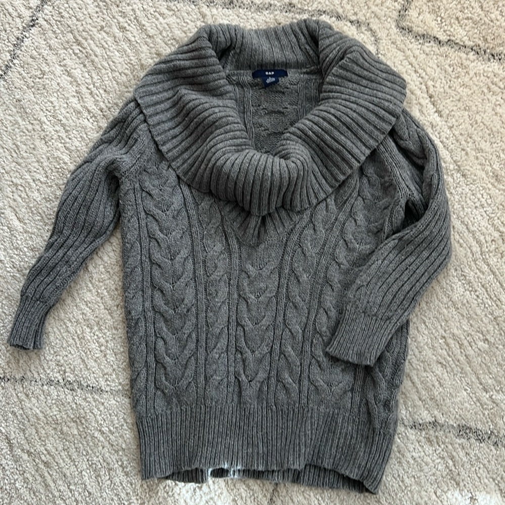 Gap sweater